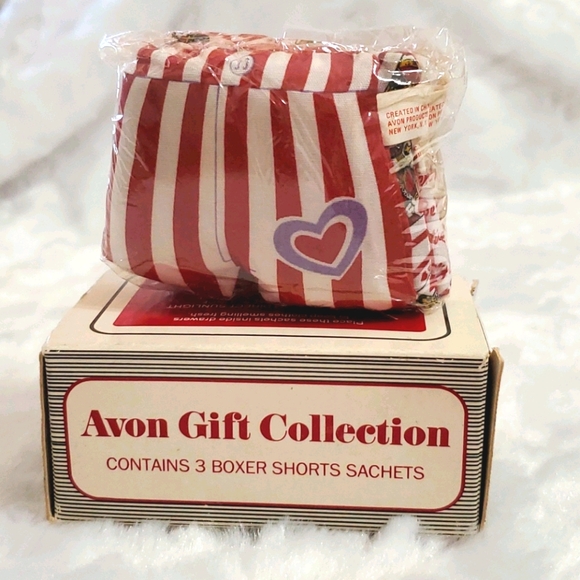AVON Vintage Box of 3 'boxer shorts' sachets fragrance for closet or drawers NIP - Picture 2 of 6
